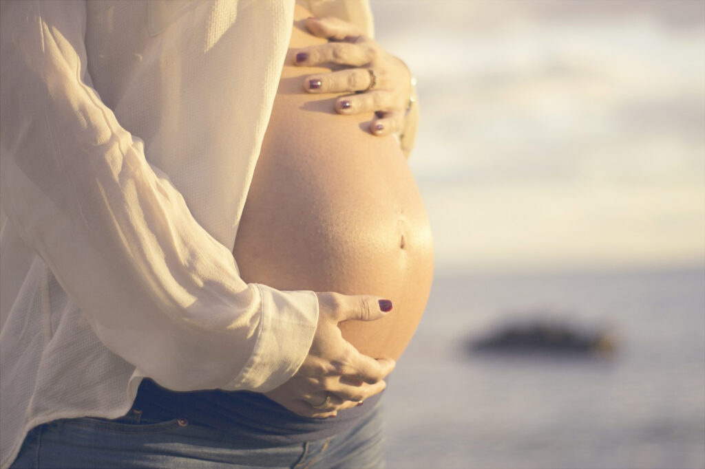 yoga, yoga prénatal, yoga péri natal, yoga pré-natal, femme enceinte, grossesse, enceinte, bébé
